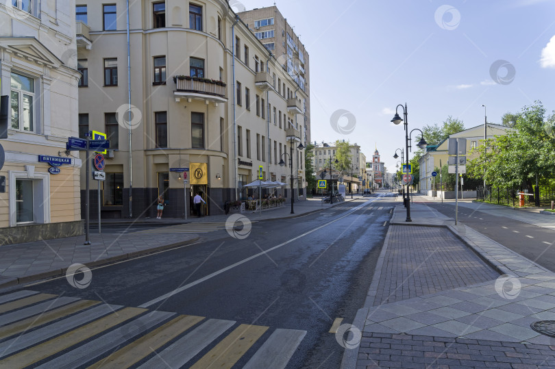 Скачать Улица в центре Москвы. фотосток Ozero