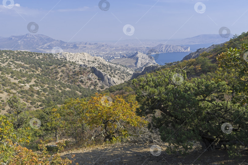 Скачать Осень в Крымских горах. фотосток Ozero