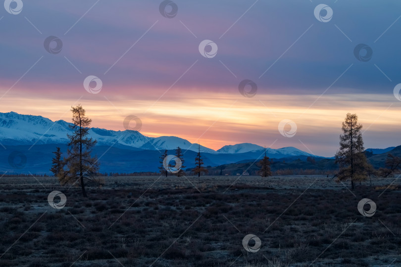 Скачать Сумерки в горной степи. фотосток Ozero