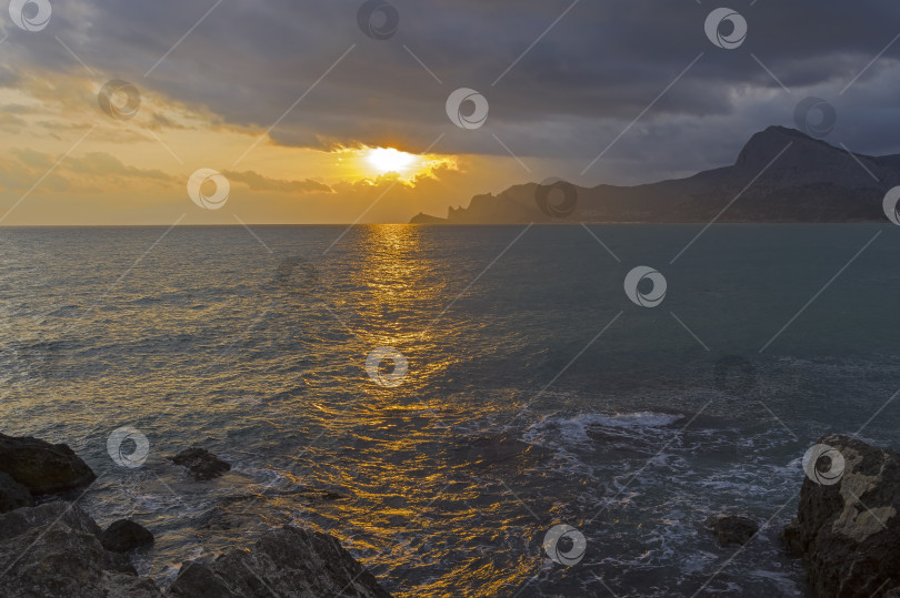 Скачать Закат над Черным морем. фотосток Ozero