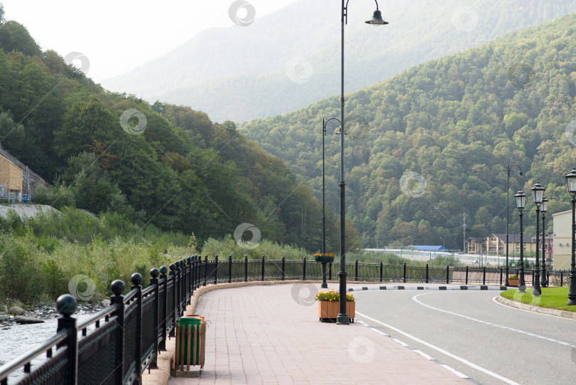 Скачать Улица в Эсто-Садоке. Красная Поляна. Сочи. Россия. фотосток Ozero