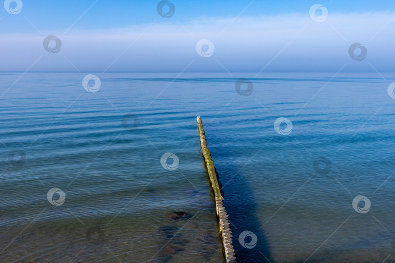 Скачать Волнорез на Балтийском море в Зеленоградске фотосток Ozero