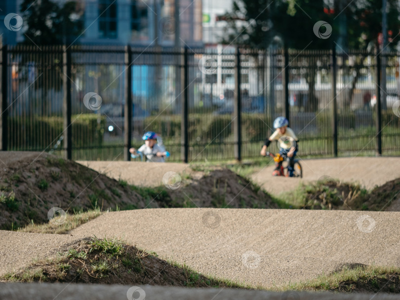 Скачать грунтовая велосипедная трасса фотосток Ozero