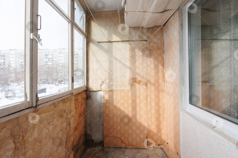 Скачать балкон квартиры на верхних этажах многоквартирного дома фотосток Ozero