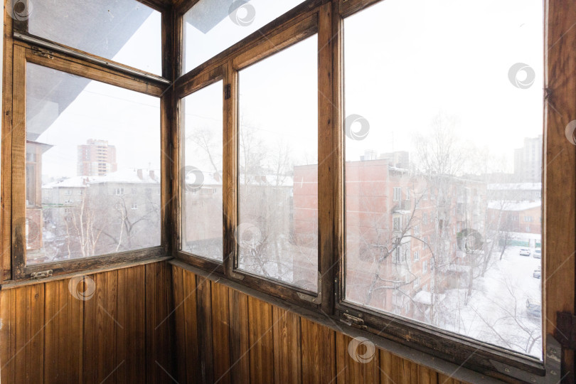 Скачать балкон квартиры на верхних этажах многоквартирного дома фотосток Ozero