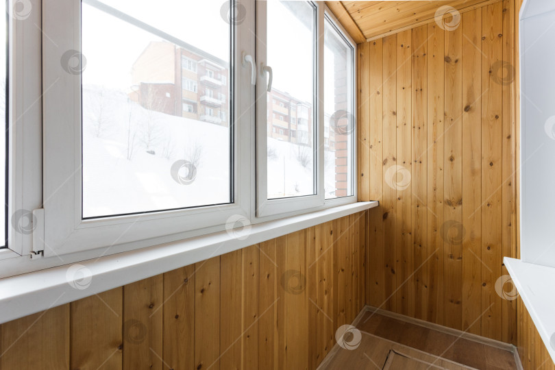Скачать балкон квартиры на верхних этажах многоквартирного дома фотосток Ozero