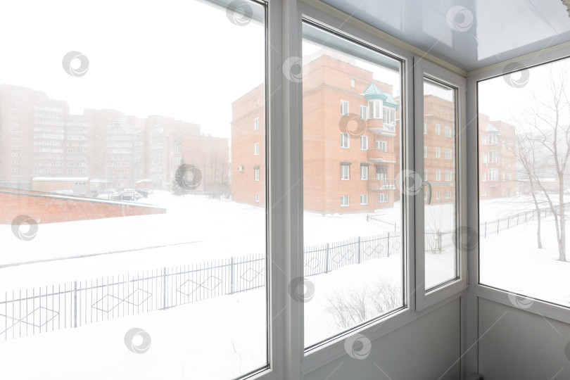 Скачать балкон квартиры на верхних этажах многоквартирного дома фотосток Ozero