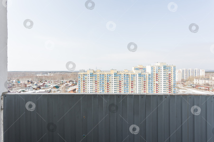 Скачать балкон квартиры на верхних этажах многоквартирного дома фотосток Ozero
