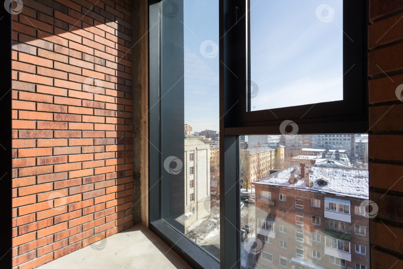 Скачать балкон квартиры на верхних этажах многоквартирного дома фотосток Ozero