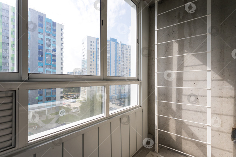 Скачать балкон квартиры на верхних этажах многоквартирного дома фотосток Ozero