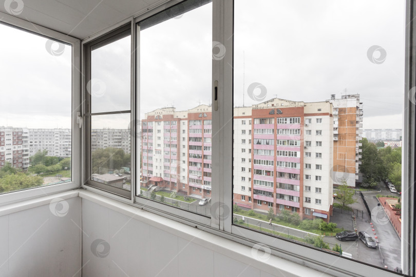 Скачать балкон квартиры на верхних этажах многоквартирного дома фотосток Ozero