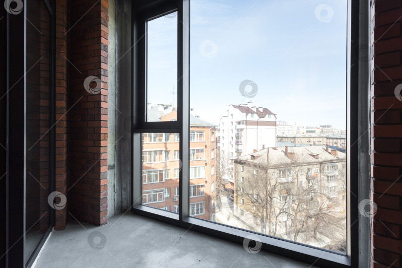 Скачать балкон квартиры на верхних этажах многоквартирного дома фотосток Ozero