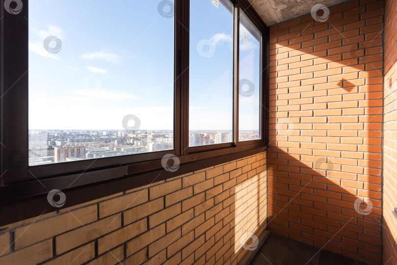 Скачать балкон квартиры на верхних этажах многоквартирного дома фотосток Ozero