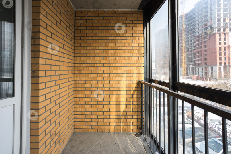Скачать балкон квартиры на верхних этажах многоквартирного дома фотосток Ozero