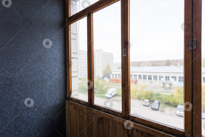Скачать балкон квартиры на верхних этажах многоквартирного дома фотосток Ozero
