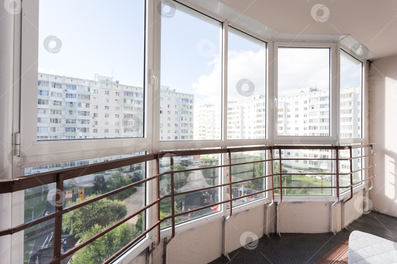Скачать балкон квартиры на верхних этажах многоквартирного дома фотосток Ozero