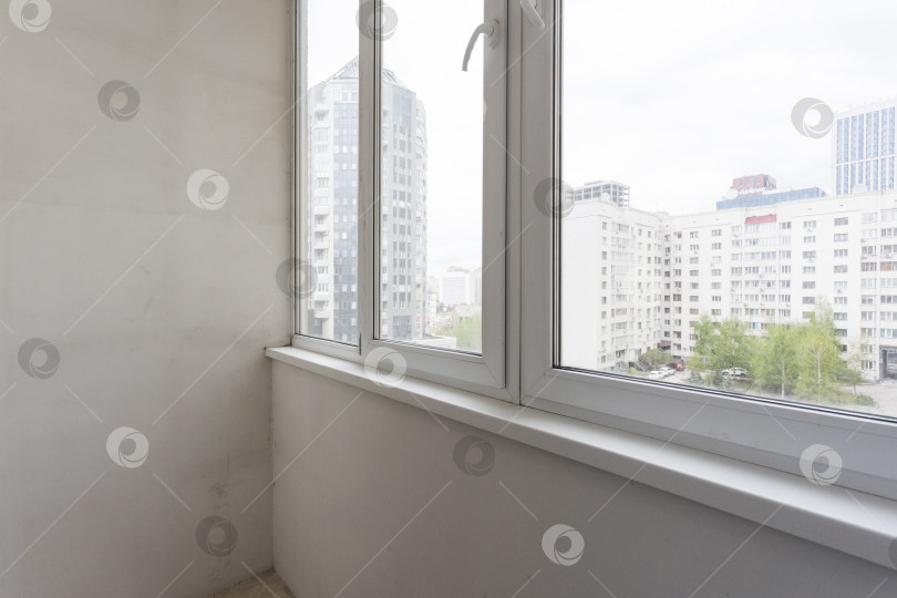 Скачать балкон квартиры на верхних этажах многоквартирного дома фотосток Ozero