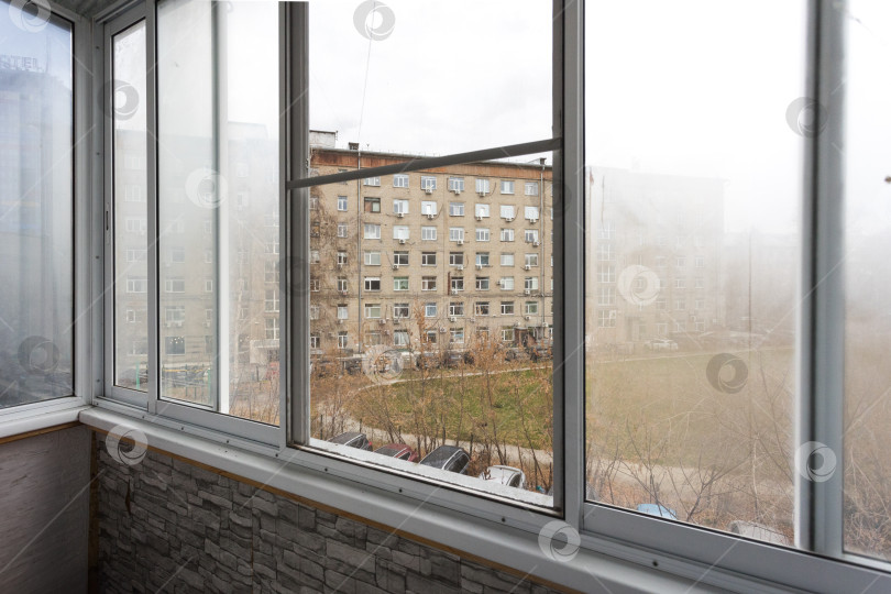 Скачать балкон квартиры на верхних этажах многоквартирного дома фотосток Ozero