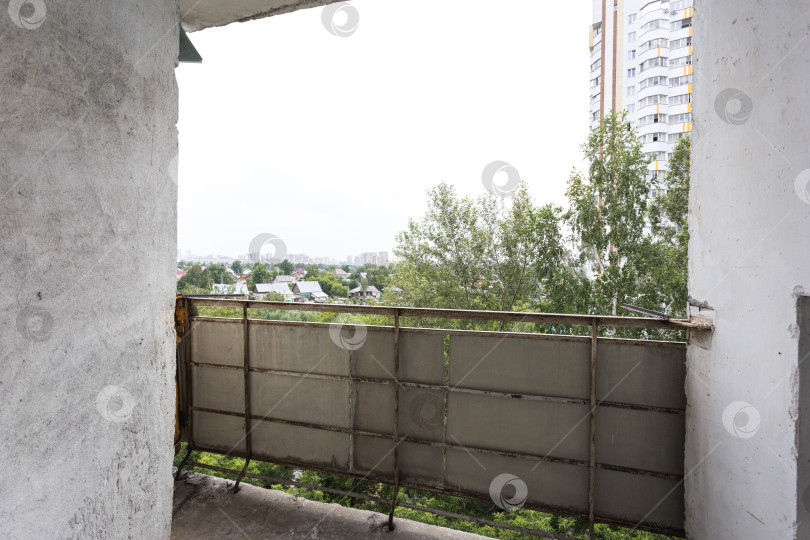 Скачать балкон квартиры на верхних этажах многоквартирного дома фотосток Ozero