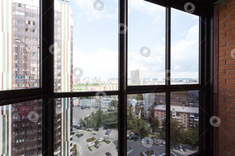 Скачать балкон квартиры на верхних этажах многоквартирного дома фотосток Ozero