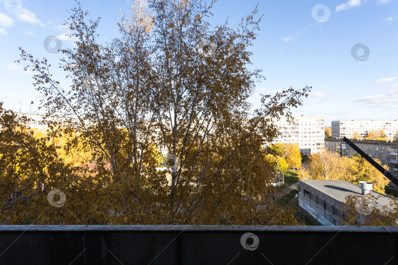 Скачать балкон квартиры на верхних этажах многоквартирного дома фотосток Ozero
