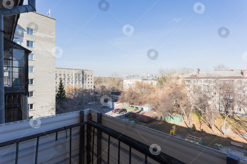 Скачать балкон квартиры на верхних этажах многоквартирного дома фотосток Ozero