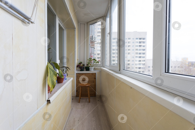 Скачать балкон квартиры на верхних этажах многоквартирного дома фотосток Ozero
