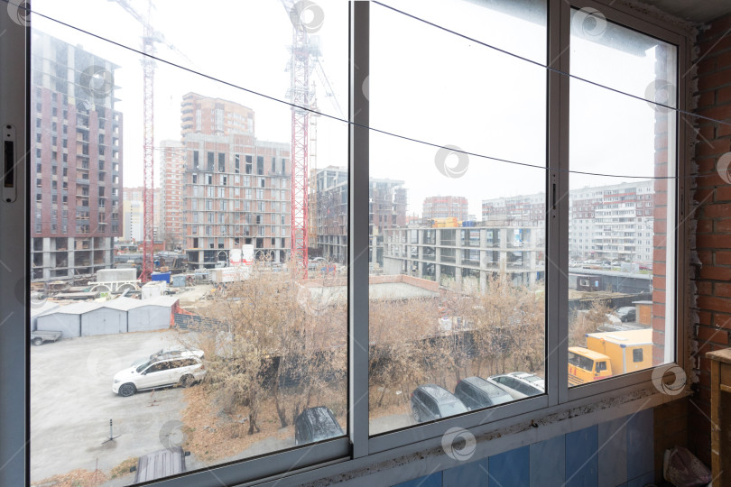 Скачать балкон квартиры на верхних этажах многоквартирного дома фотосток Ozero