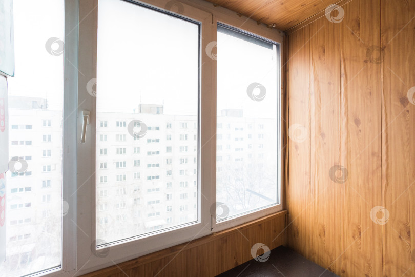 Скачать балкон квартиры на верхних этажах многоквартирного дома фотосток Ozero