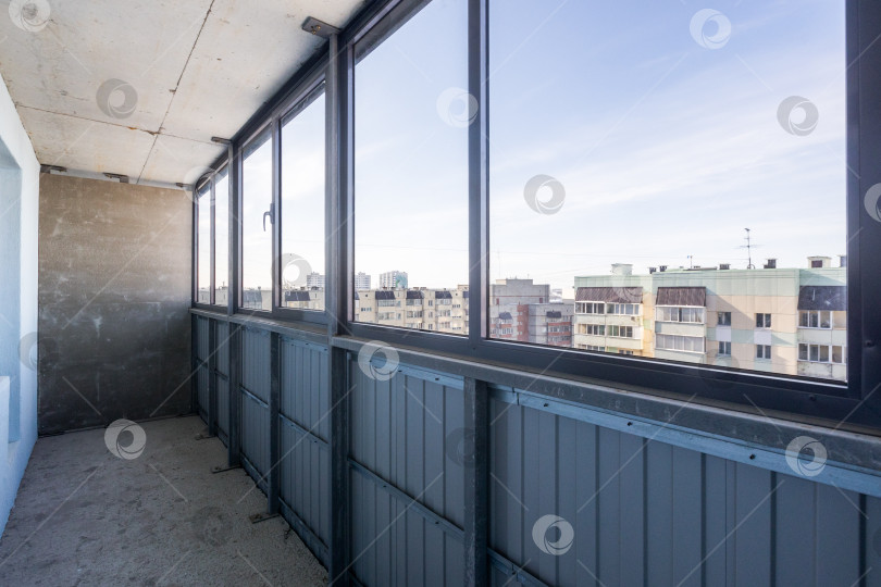 Скачать балкон квартиры на верхних этажах многоквартирного дома фотосток Ozero