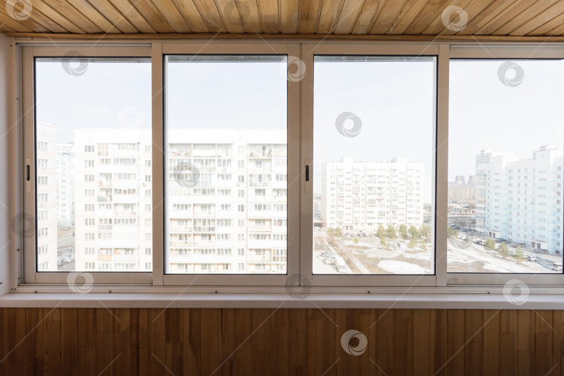 Скачать балкон квартиры на верхних этажах многоквартирного дома фотосток Ozero