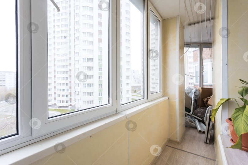 Скачать балкон квартиры на верхних этажах многоквартирного дома фотосток Ozero