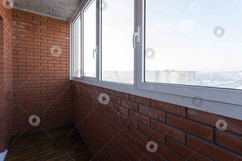 Скачать балкон квартиры на верхних этажах многоквартирного дома фотосток Ozero
