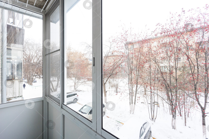 Скачать балкон квартиры на верхних этажах многоквартирного дома фотосток Ozero