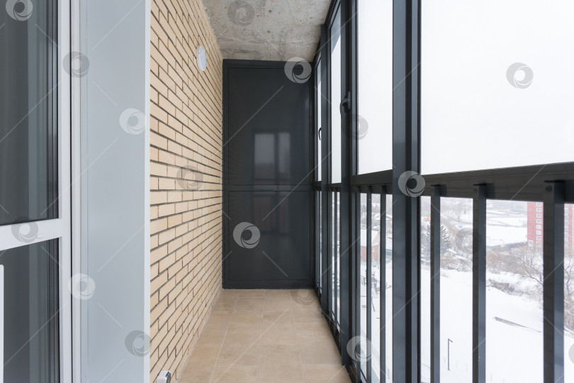 Скачать балкон квартиры на верхних этажах многоквартирного дома фотосток Ozero