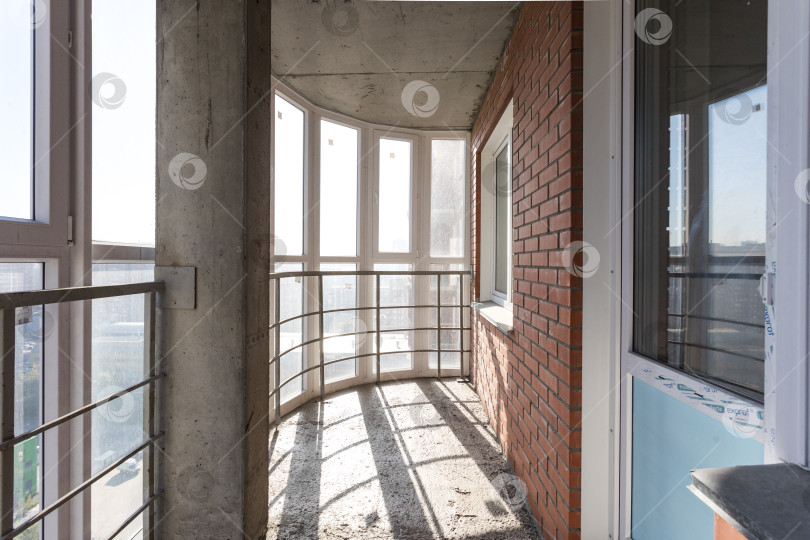 Скачать балкон квартиры на верхних этажах многоквартирного дома фотосток Ozero