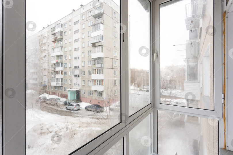 Скачать балкон квартиры на верхних этажах многоквартирного дома фотосток Ozero