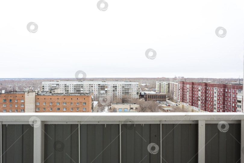 Скачать балкон квартиры на верхних этажах многоквартирного дома фотосток Ozero