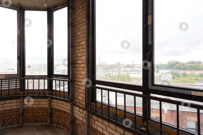 Скачать балкон квартиры на верхних этажах многоквартирного дома фотосток Ozero