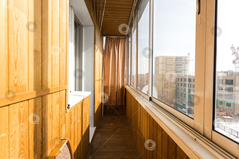 Скачать балкон квартиры на верхних этажах многоквартирного дома фотосток Ozero
