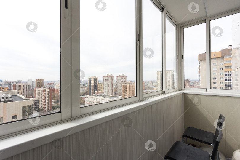 Скачать балкон квартиры на верхних этажах многоквартирного дома фотосток Ozero