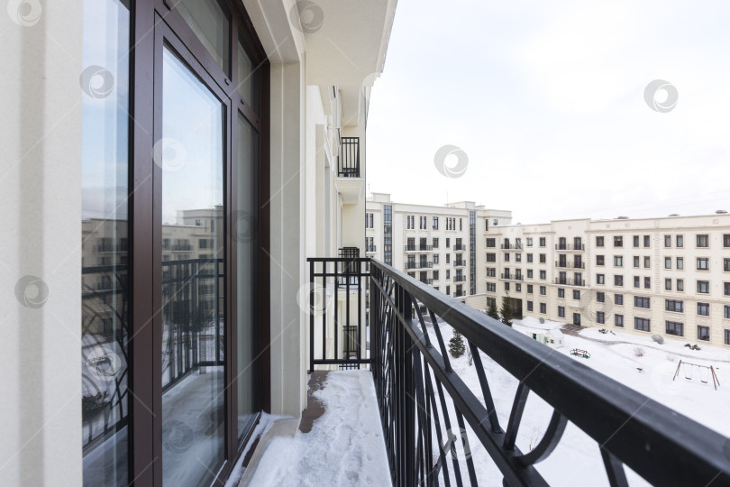 Скачать балкон квартиры на верхних этажах многоквартирного дома фотосток Ozero