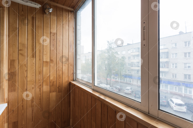 Скачать балкон квартиры на верхних этажах многоквартирного дома фотосток Ozero