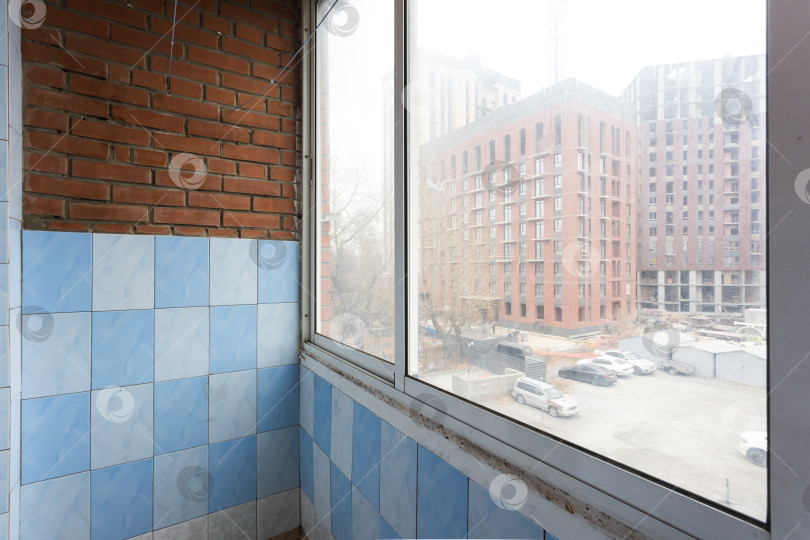 Скачать балкон квартиры на верхних этажах многоквартирного дома фотосток Ozero