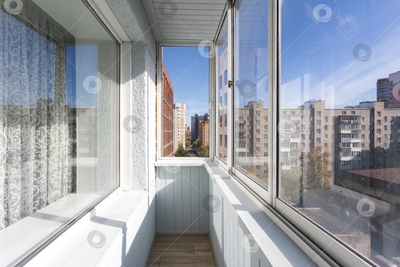 Скачать балкон квартиры на верхних этажах многоквартирного дома фотосток Ozero