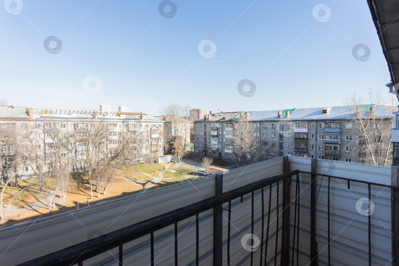 Скачать балкон квартиры на верхних этажах многоквартирного дома фотосток Ozero
