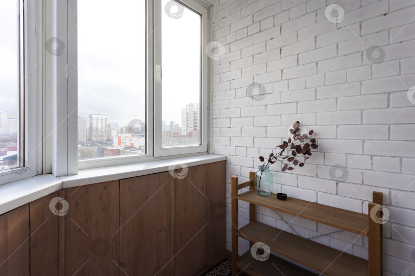 Скачать балкон квартиры на верхних этажах многоквартирного дома фотосток Ozero