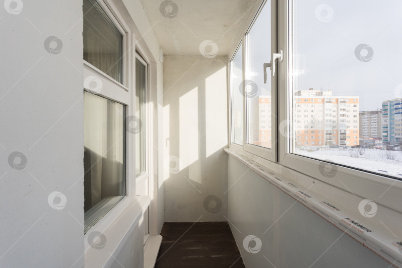 Скачать балкон квартиры на верхних этажах многоквартирного дома фотосток Ozero