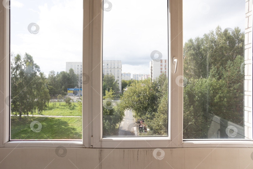 Скачать балкон квартиры на верхних этажах многоквартирного дома фотосток Ozero