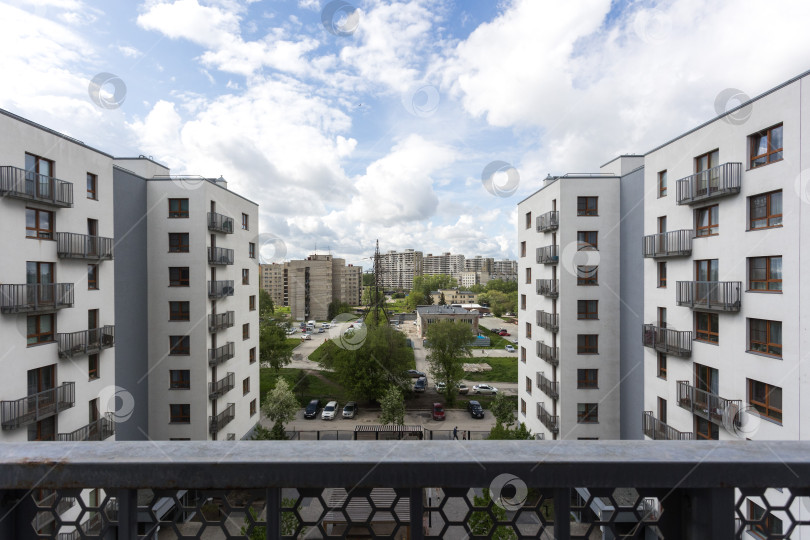 Скачать балкон квартиры на верхних этажах многоквартирного дома фотосток Ozero